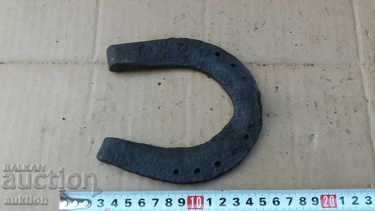 OLD FORGED HORSESHOE, HORSESHOE - 6 OLD FORGED HORSESHOE, HORSESHOE - 6