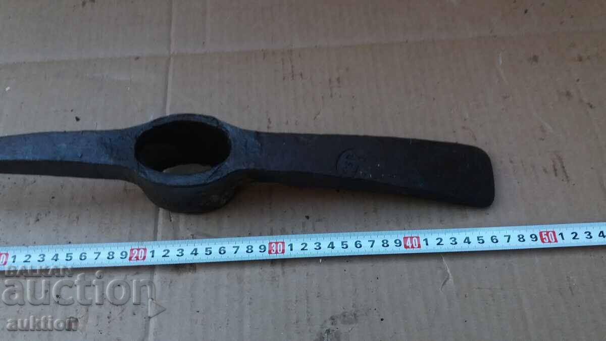 СТАРА МАСИВНА КИРКА, ИНСТРУМЕНТ С МАРКИРОВКА - ОТЛИЧНА с цена 12.99 лв. | € 6.64 СТАРА МАСИВНА КИРКА, ИНСТРУМЕНТ С МАРКИРОВКА - ОТЛИЧНА с цена 12.99 лв. | € 6.64