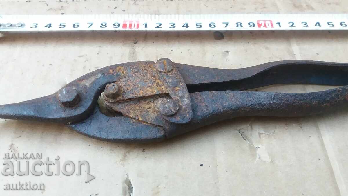 Delivery of OLD SCISSORS FOR CUTTING SHEET METAL Delivery of OLD SCISSORS FOR CUTTING SHEET METAL