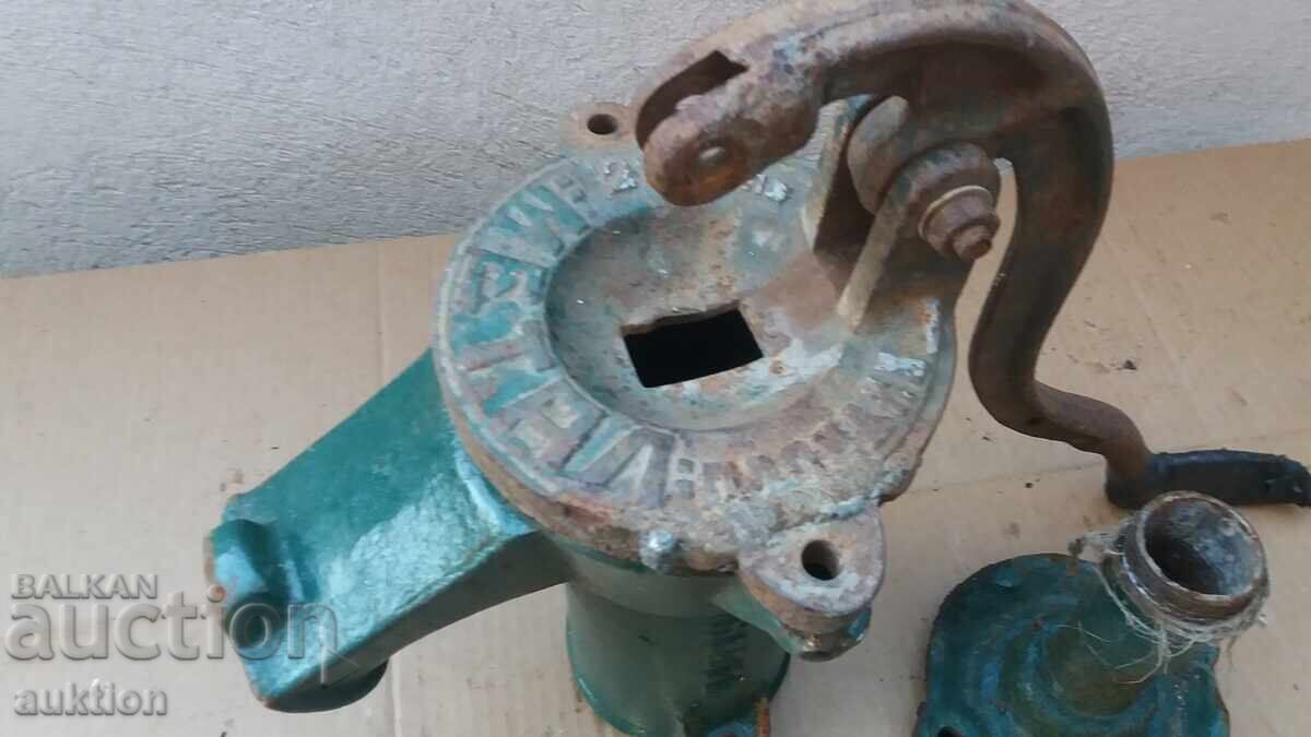 Licitație POMPA DE APA VECHE MASIVA, CURTE FERMA Licitație POMPA DE APA VECHE MASIVA, CURTE FERMA