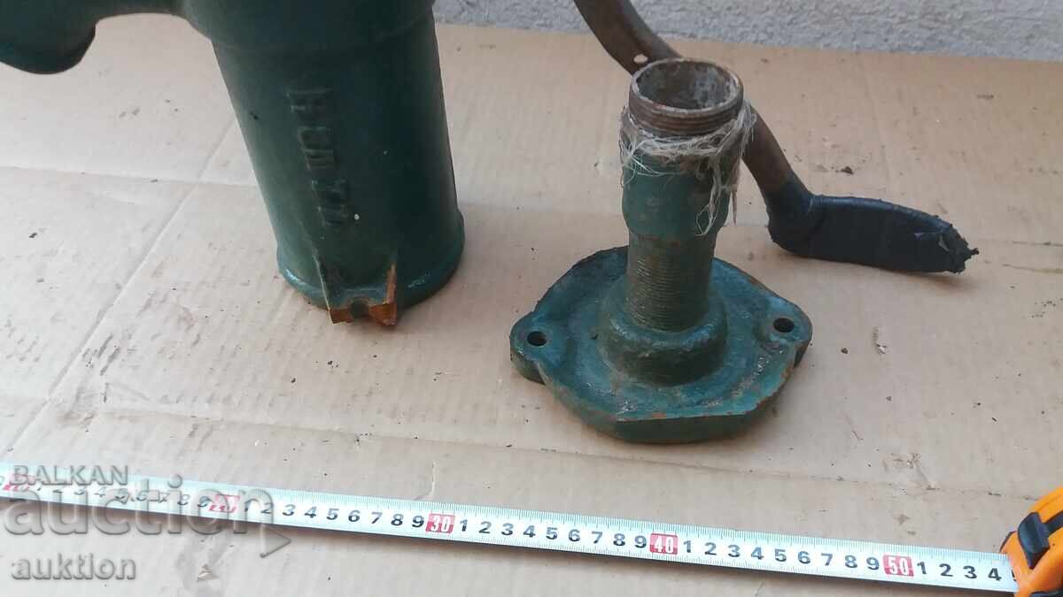 Livrarea POMPA DE APA VECHE MASIVA, CURTE FERMA Livrarea POMPA DE APA VECHE MASIVA, CURTE FERMA