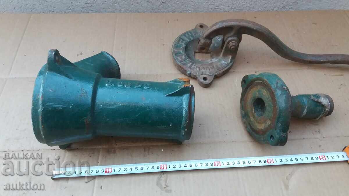 POMPA DE APA VECHE MASIVA, CURTE FERMA - 5 POMPA DE APA VECHE MASIVA, CURTE FERMA - 5