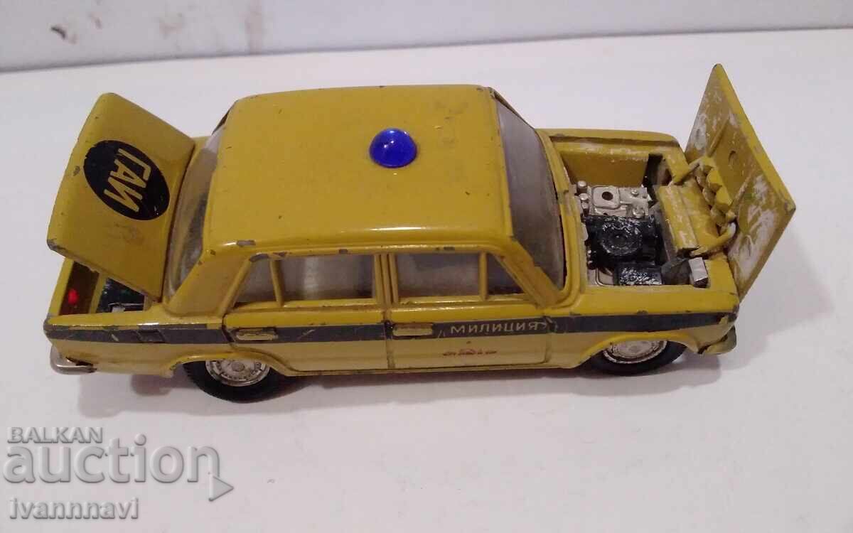 Βάζο 2101 με τιμή 230.00 BGN | € 117.60 Βάζο 2101 με τιμή 230.00 BGN | € 117.60