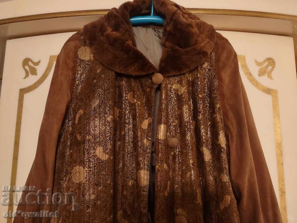 Genuine leather coat, women's, custom-made with price 497.00 BGN | € 254.11 Genuine leather coat, women's, custom-made with price 497.00 BGN | € 254.11