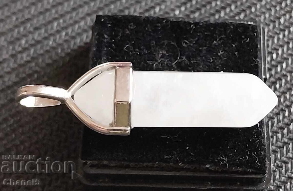 Auction ROCK CRYSTAL MEDALLION, QUARTZ - (913) Auction ROCK CRYSTAL MEDALLION, QUARTZ - (913)