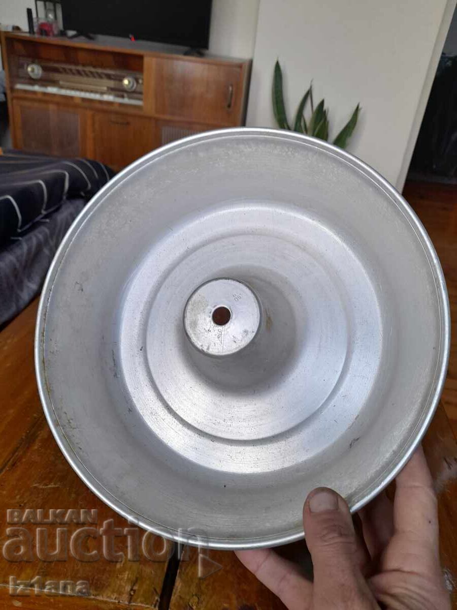 Old aluminum cake pan with price 42.00 BGN | € 21.47 Old aluminum cake pan with price 42.00 BGN | € 21.47