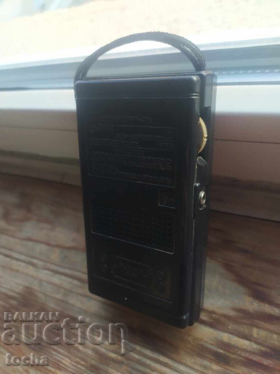 Auction old working radio Toshiba RP-71 Auction old working radio Toshiba RP-71