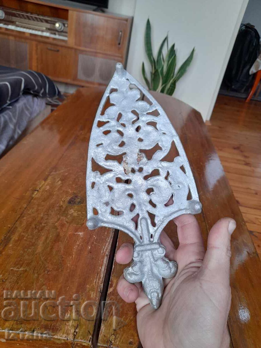 Auction Old iron stand Auction Old iron stand