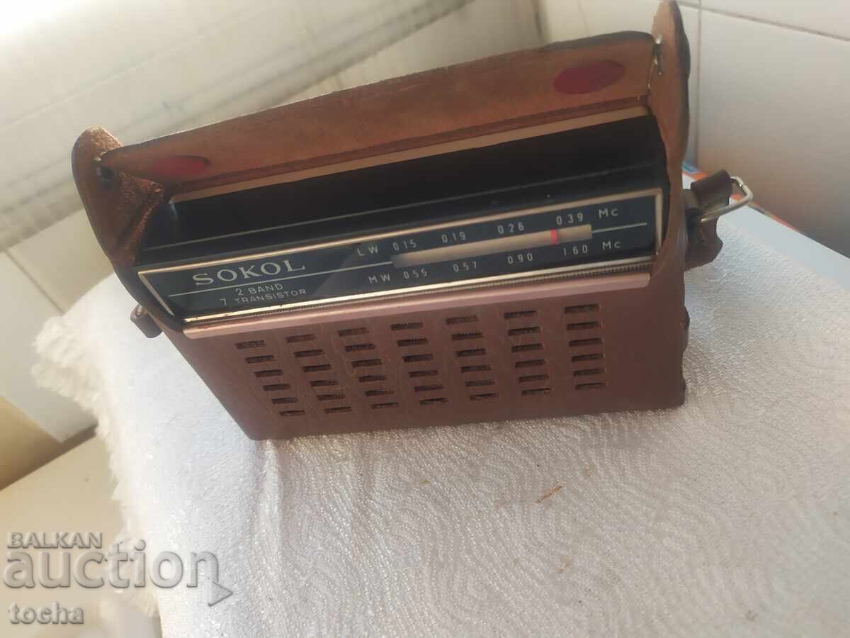 Livrarea radio vechi Sokol, funcționează