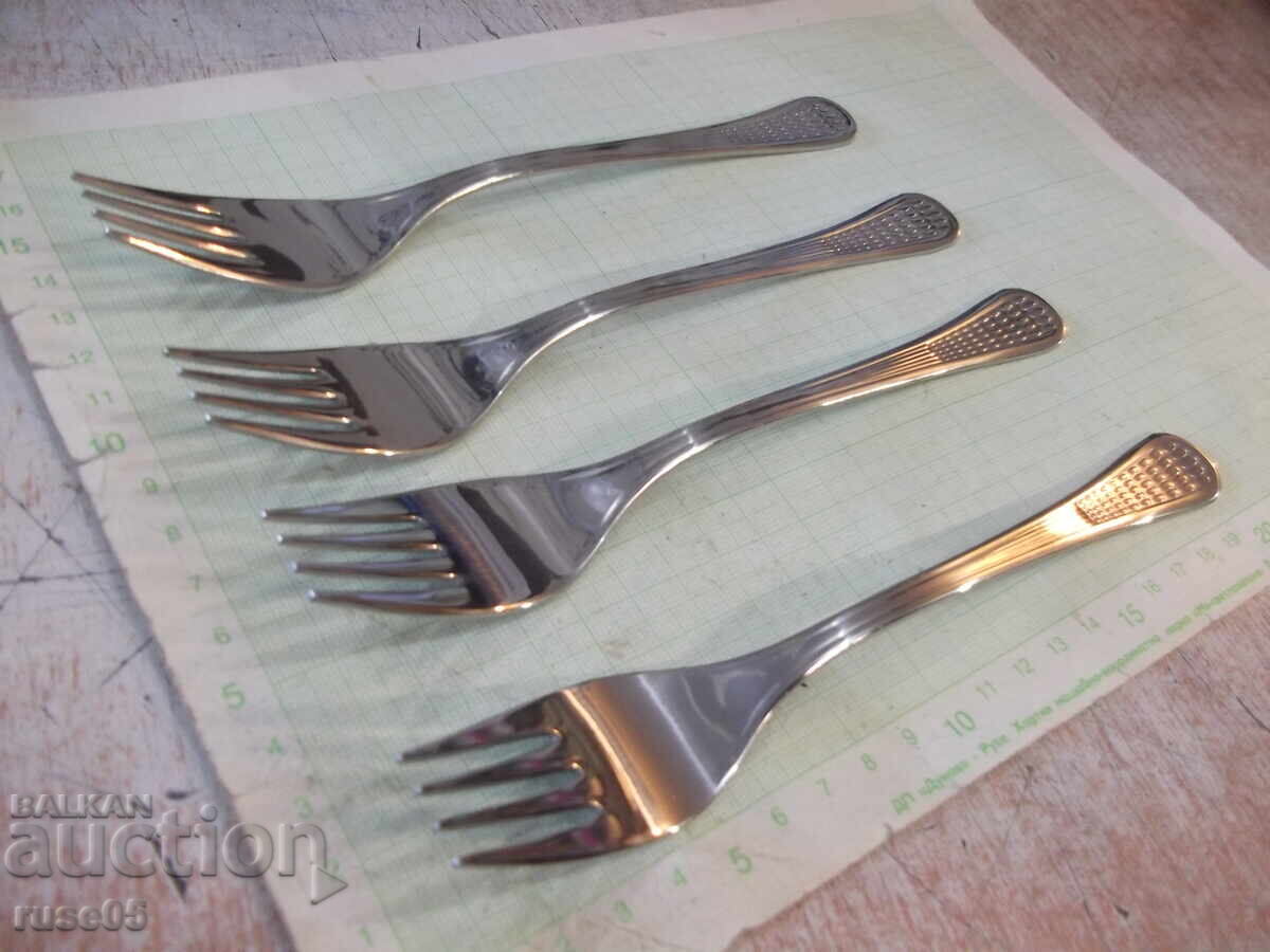 Licitație Lot de 4 buc. Furci "Perla" din fabrica "P.Denev-Gabrovo", noi Licitație Lot de 4 buc. Furci "Perla" din fabrica "P.Denev-Gabrovo", noi