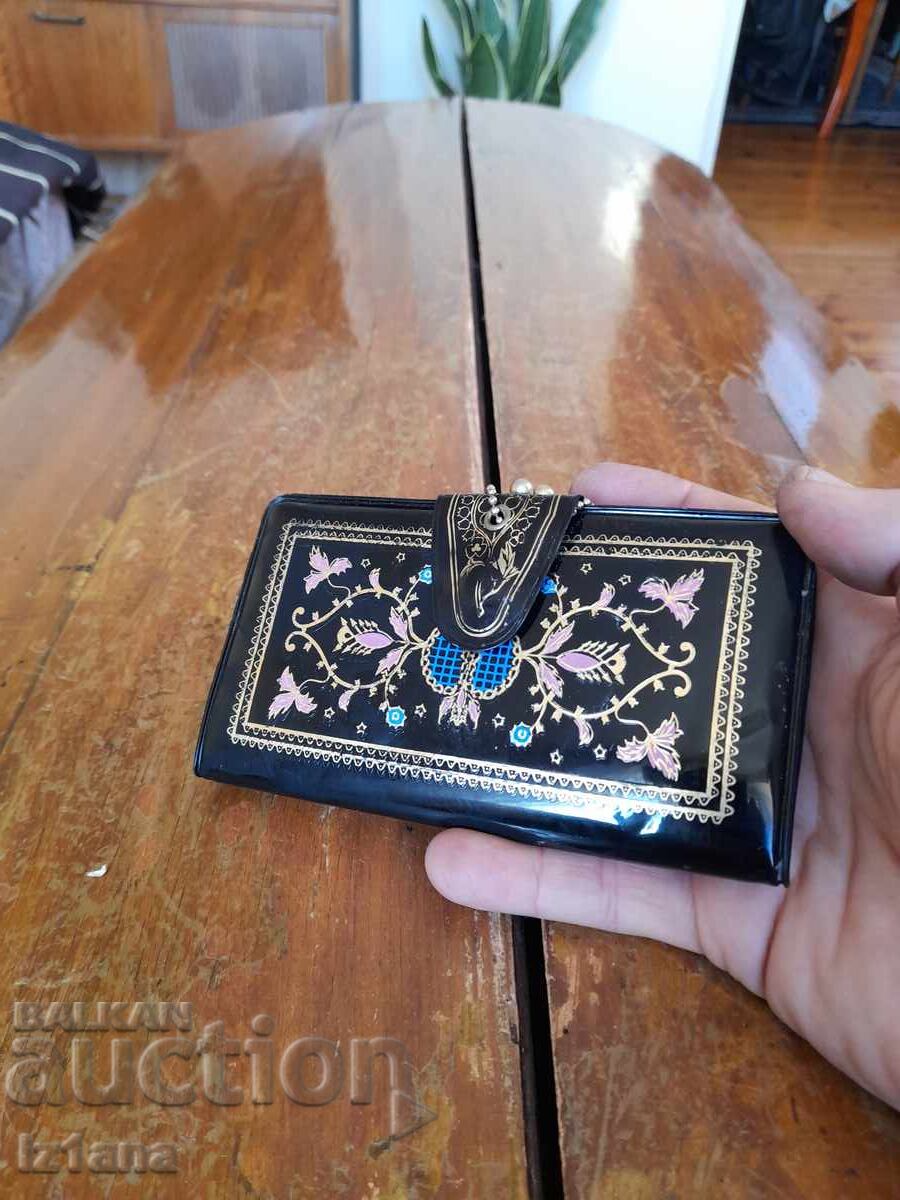 Auction Old lady's purse Auction Old lady's purse