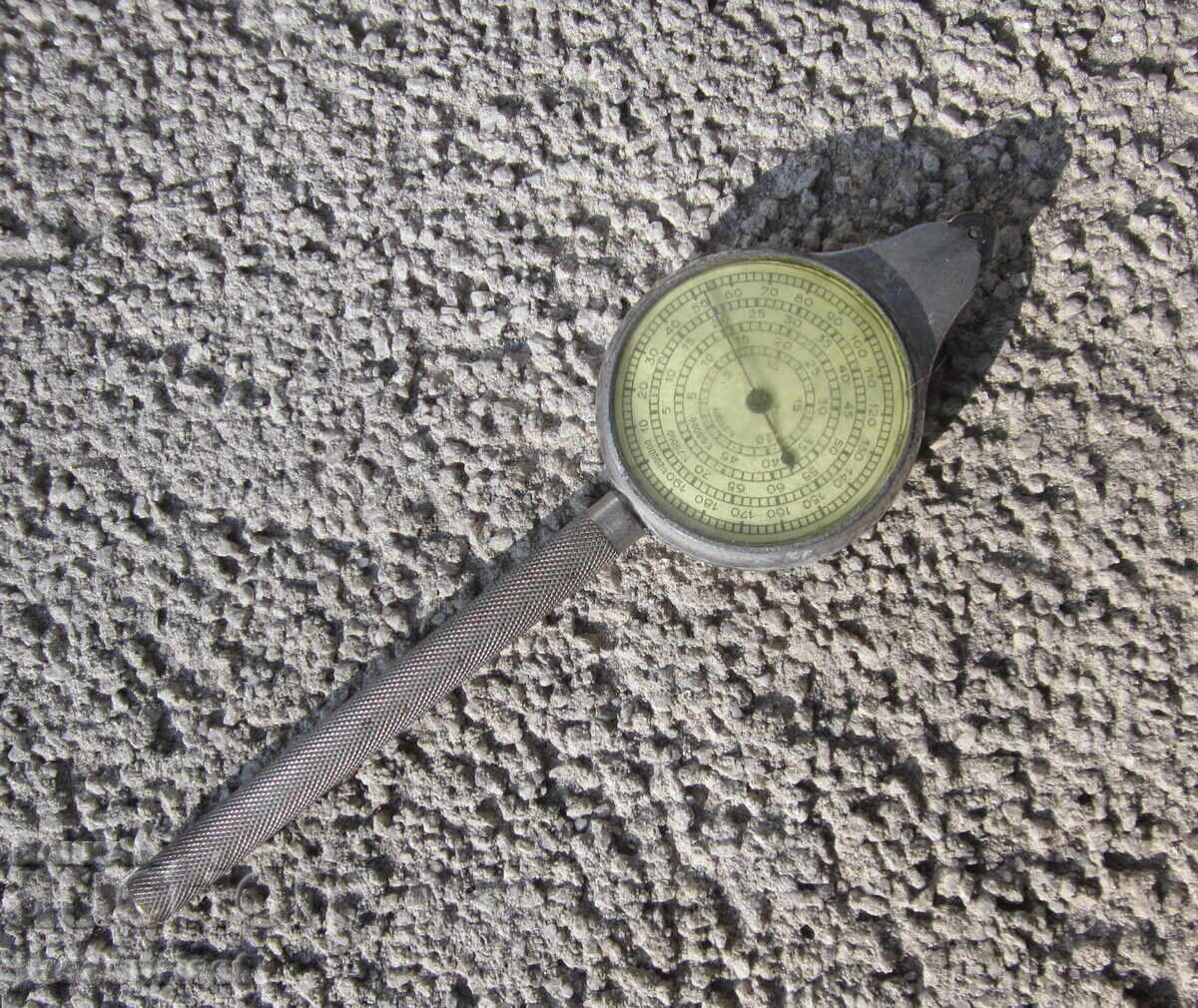 Delivery of old mechanical device, a device for reading maps, a cruciform Delivery of old mechanical device, a device for reading maps, a cruciform