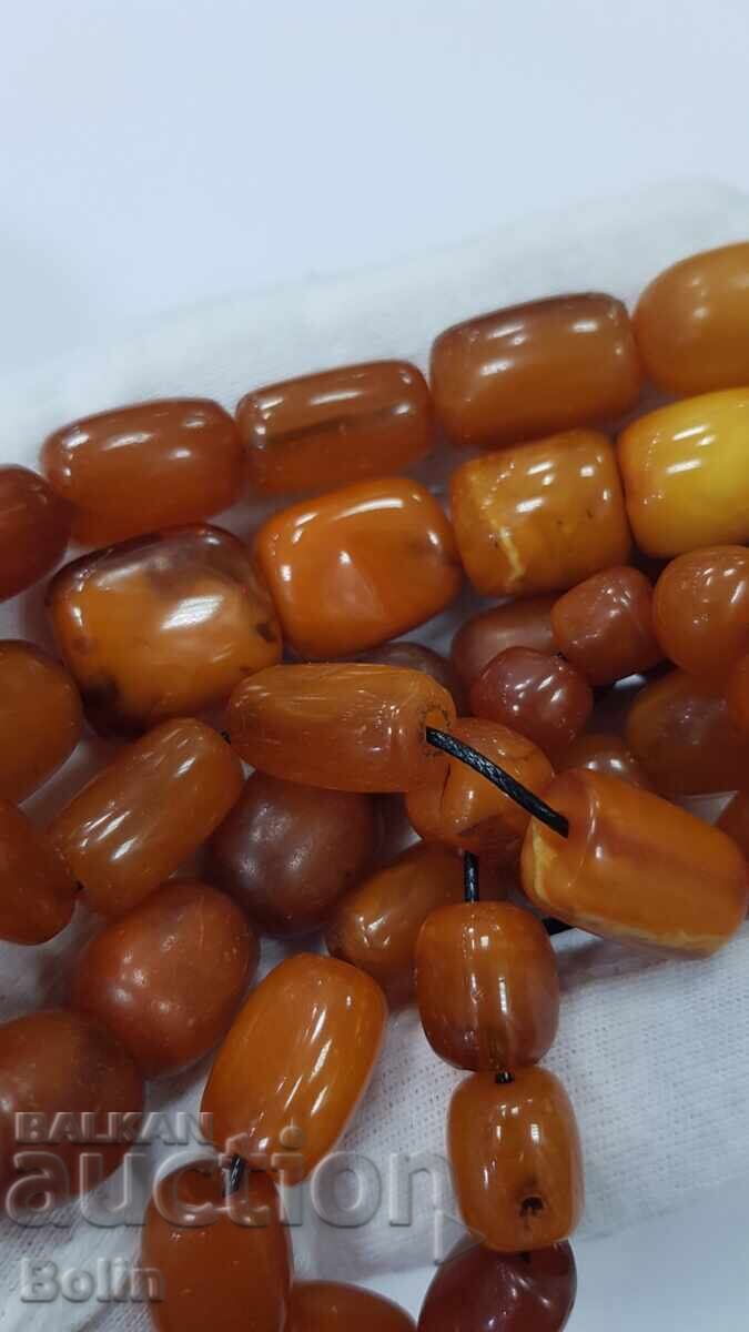 Chihlimbar natural, mărgele de rozariu secolul 19-20 - 60 gr cu preț 1400.00 BGN | € 715.81 Chihlimbar natural, mărgele de rozariu secolul 19-20 - 60 gr cu preț 1400.00 BGN | € 715.81