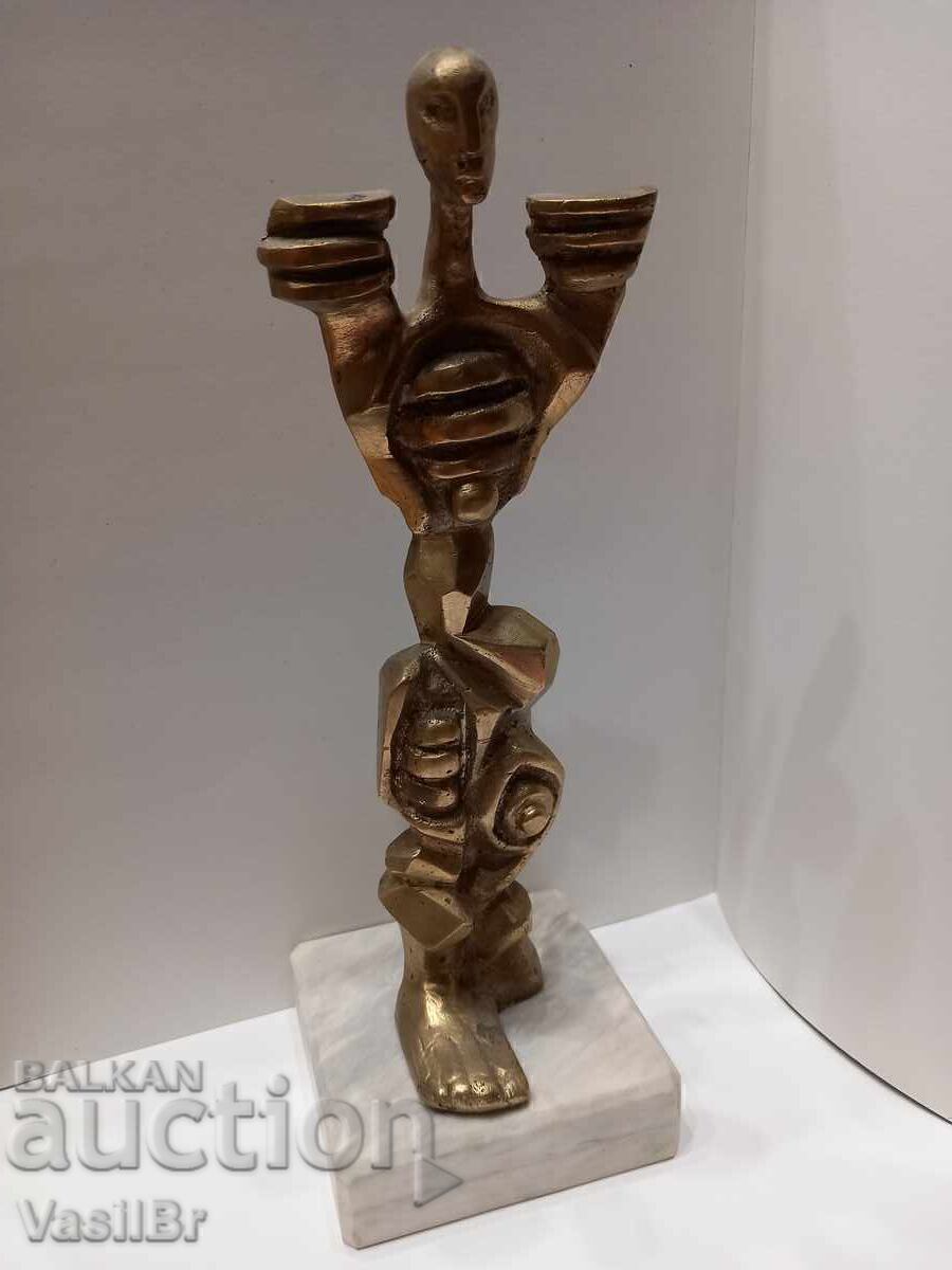 Sculptură masivă cu preț € 148.27 | 289.99 BGN