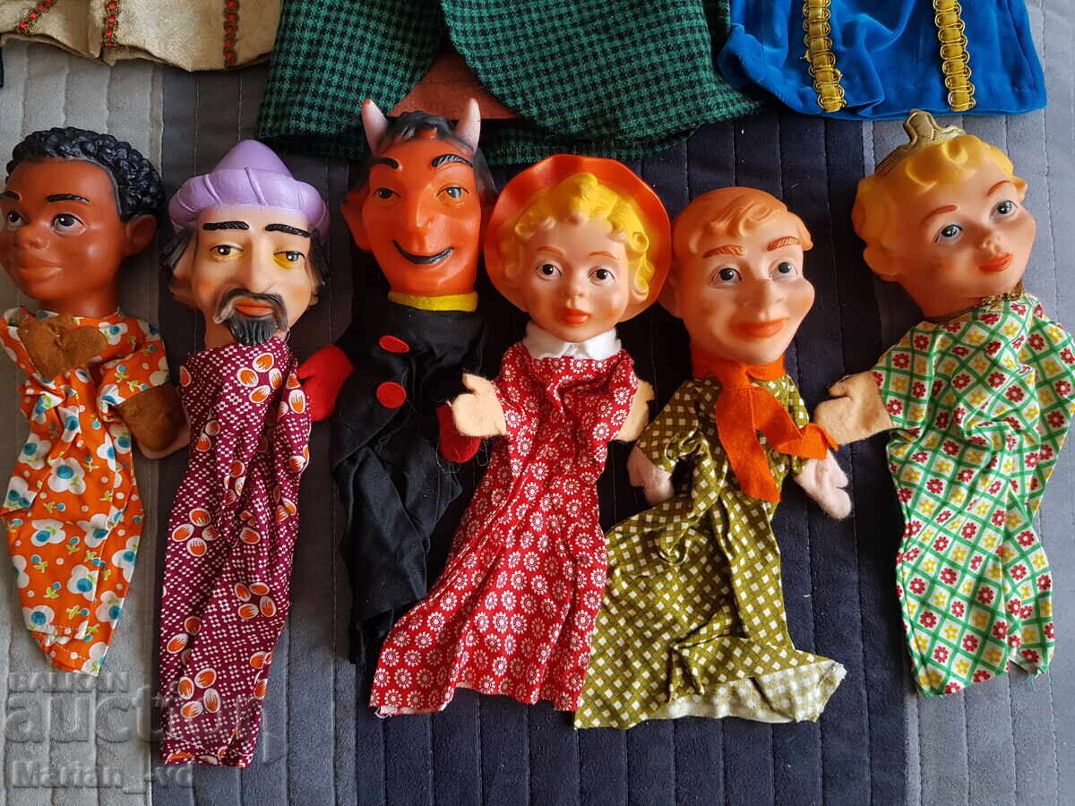 Delivery of Puppet, puppet theater, puppets, puppeteer Delivery of Puppet, puppet theater, puppets, puppeteer