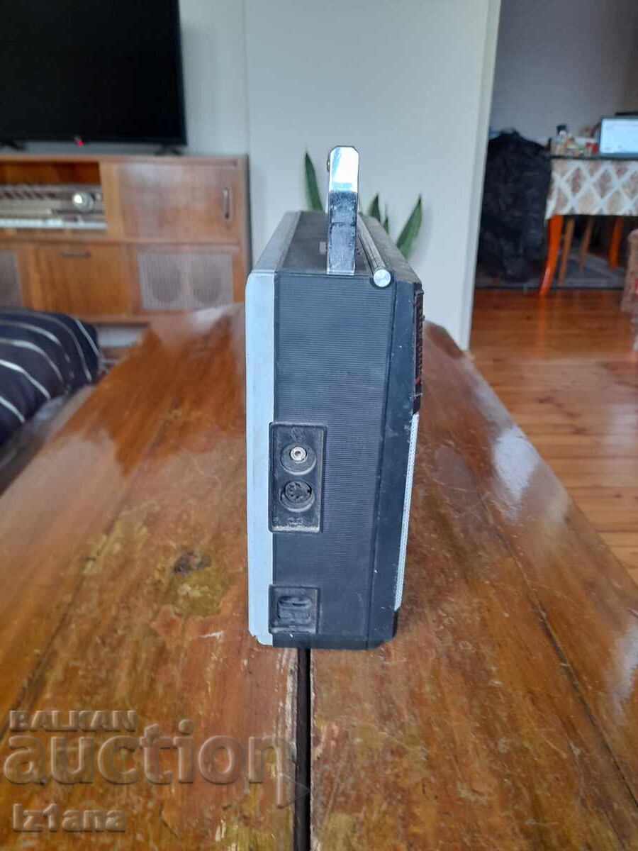 Old radio, radio receiver VEF, VEF 222 with price 75.00 BGN | € 38.35 Old radio, radio receiver VEF, VEF 222 with price 75.00 BGN | € 38.35