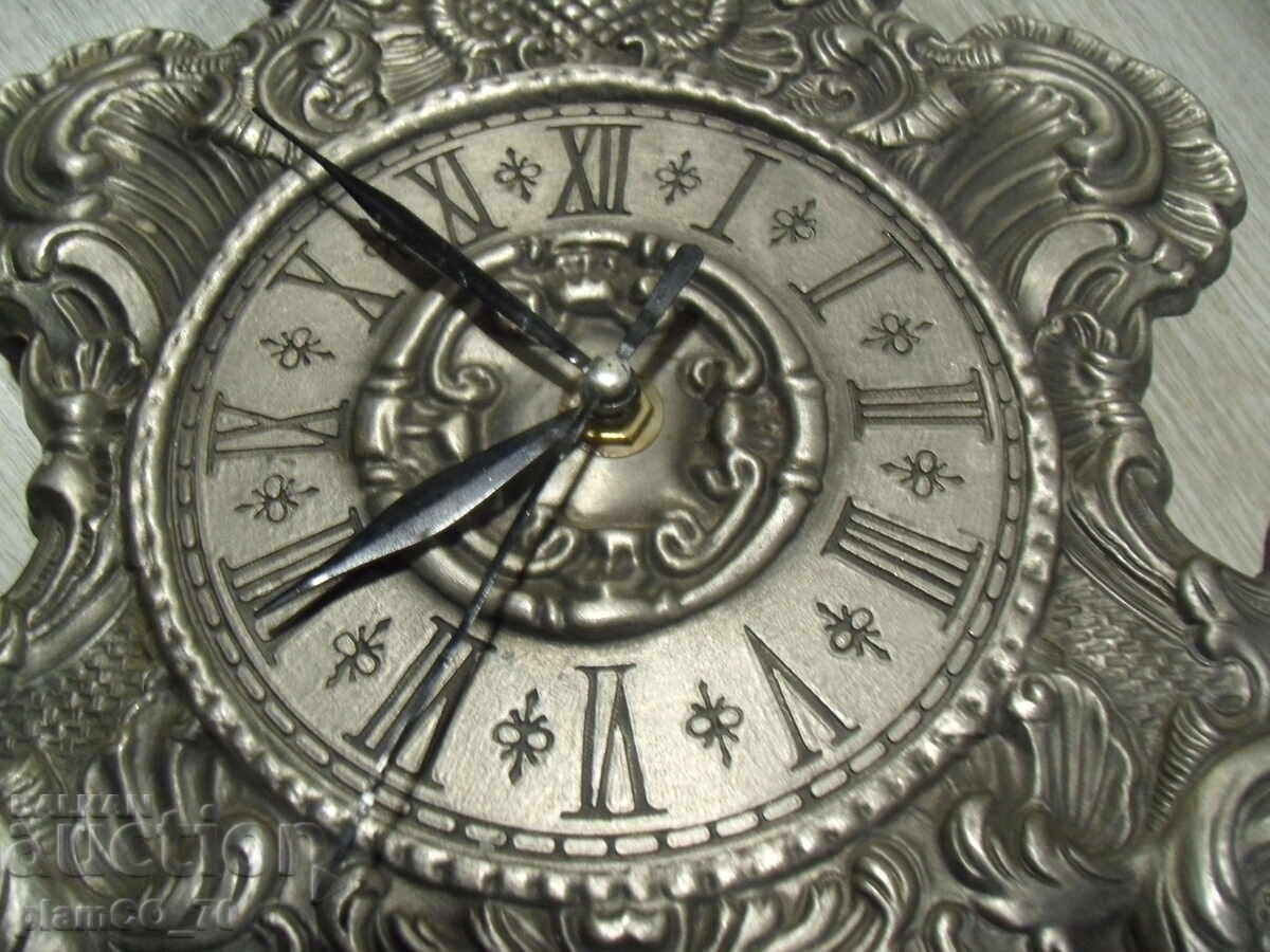 Auction №*7840 old metal / tin table clock - SKS ZINN Auction №*7840 old metal / tin table clock - SKS ZINN