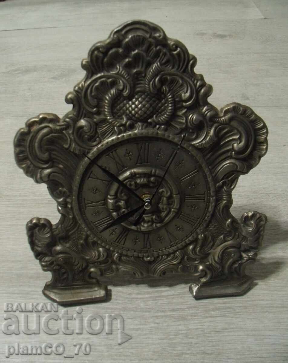 Delivery of №*7840 old metal / tin table clock - SKS ZINN Delivery of №*7840 old metal / tin table clock - SKS ZINN