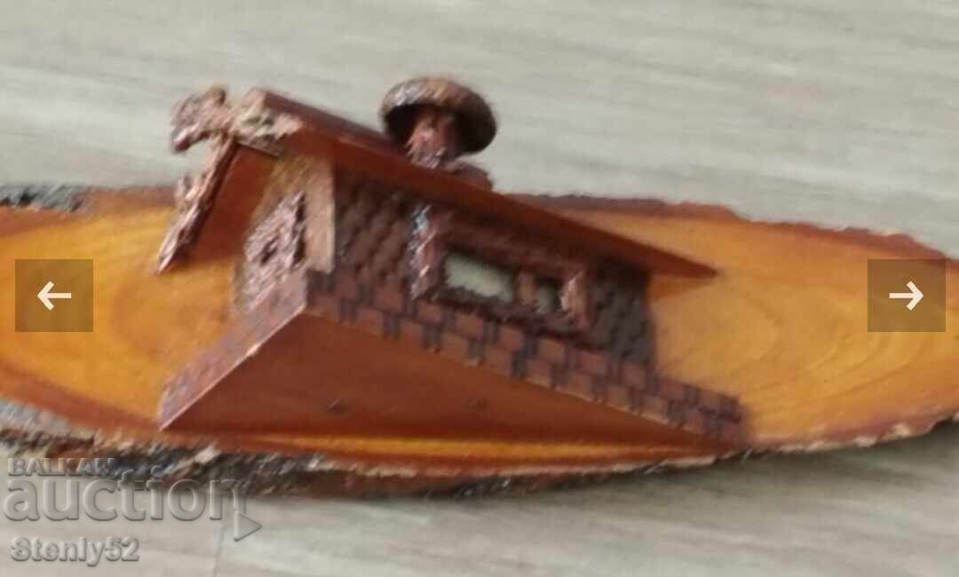 Сувенир, дървена къщичка за закачване на стена. с цена 20.00 лв. | € 10.23 Сувенир, дървена къщичка за закачване на стена. с цена 20.00 лв. | € 10.23