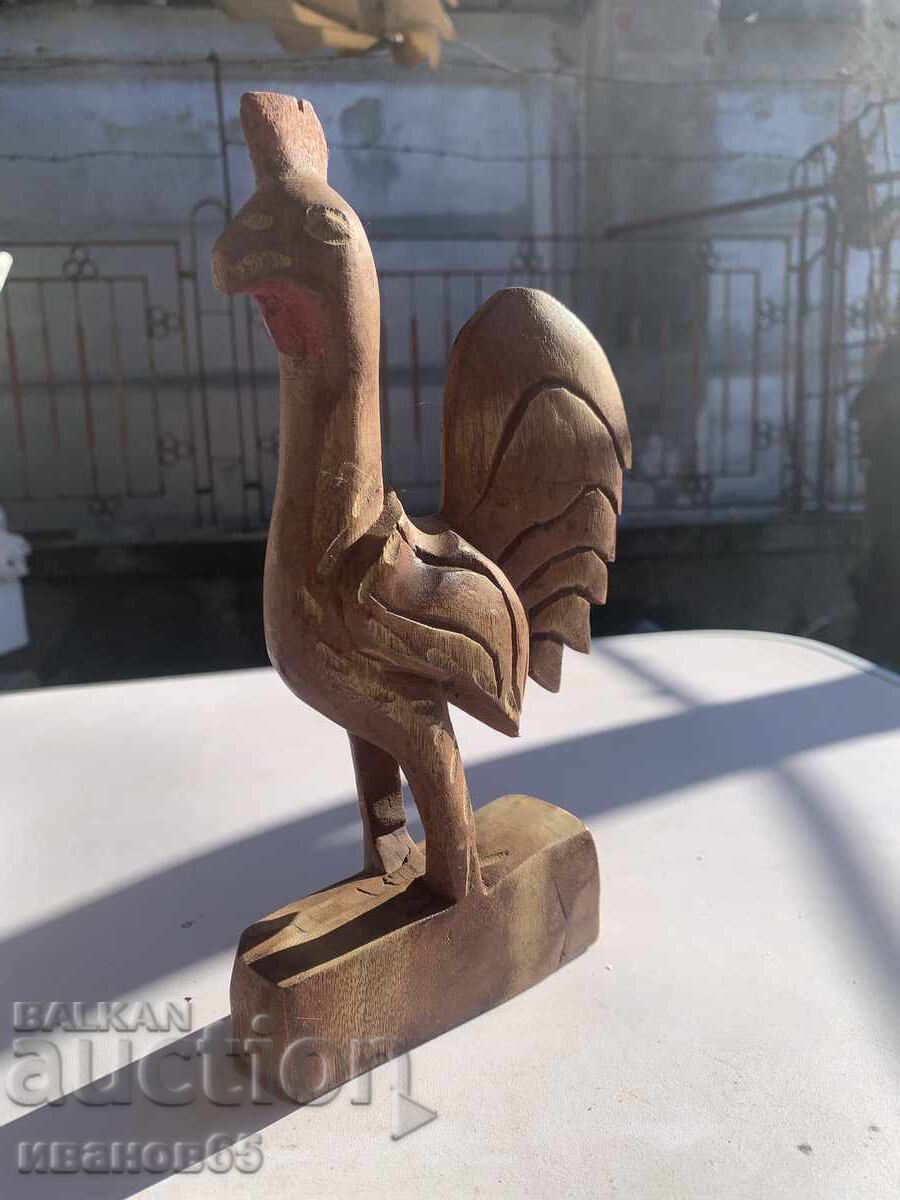 Livrarea figură de lemn a unui cocoș Livrarea figură de lemn a unui cocoș