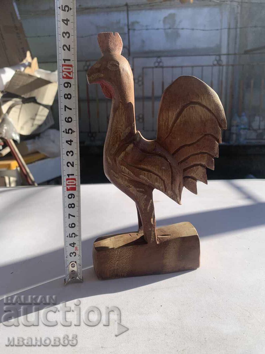 figură de lemn a unui cocoș figură de lemn a unui cocoș