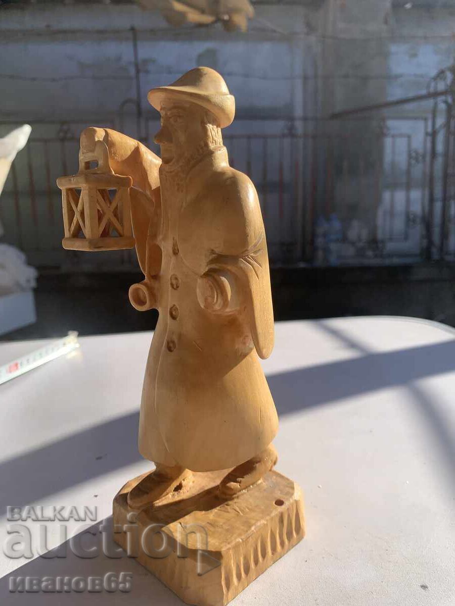 Auction wooden figure Auction wooden figure