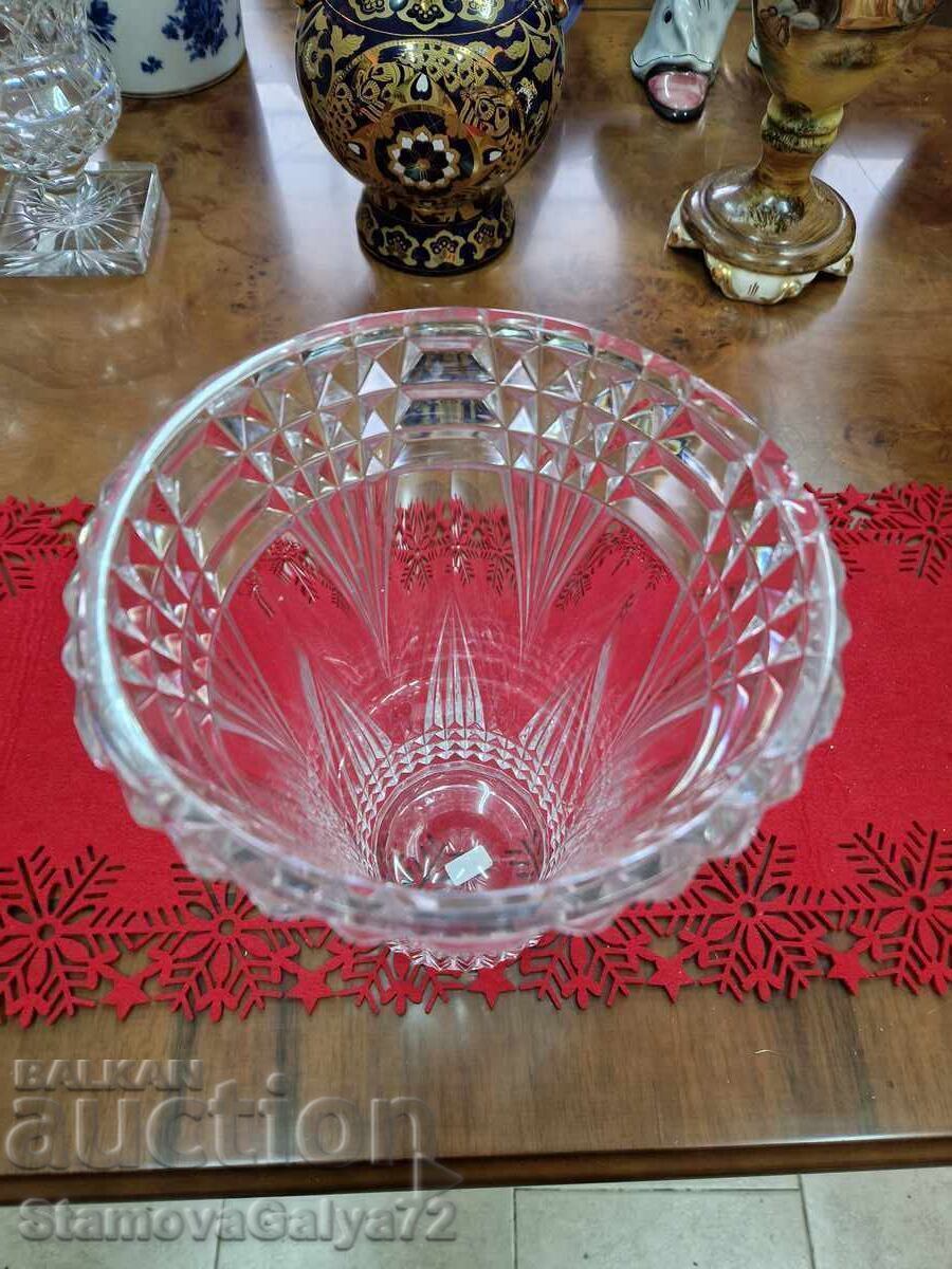 Delivery of Beautiful antique Belgian crystal vase Val Saint Lamb