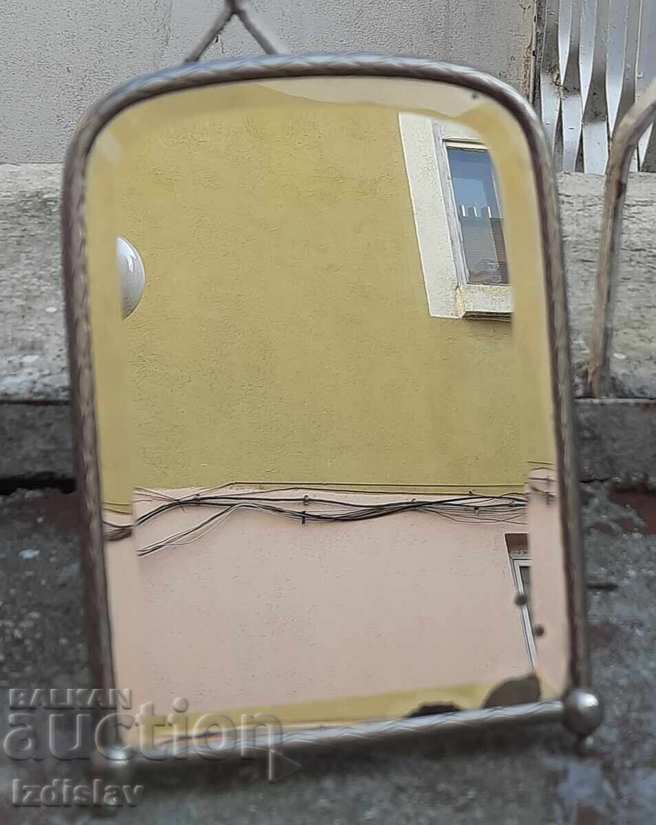 Oglindă antică cu fațete Art Deco cu preț € 82.00 | 160.38 BGN Oglindă antică cu fațete Art Deco cu preț € 82.00 | 160.38 BGN