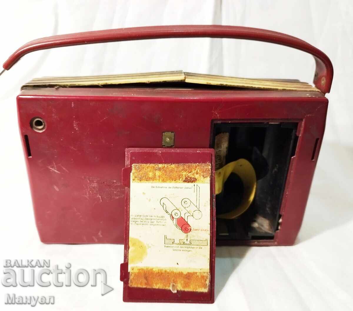 Delivery of Old Siemens radio. Delivery of Old Siemens radio.