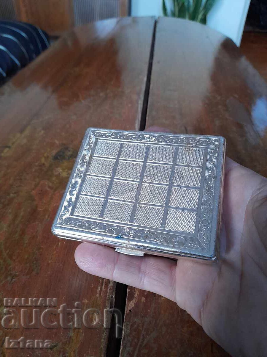 Παλιό ταμπακιέρα με τιμή 22.00 BGN | € 11.25 Παλιό ταμπακιέρα με τιμή 22.00 BGN | € 11.25