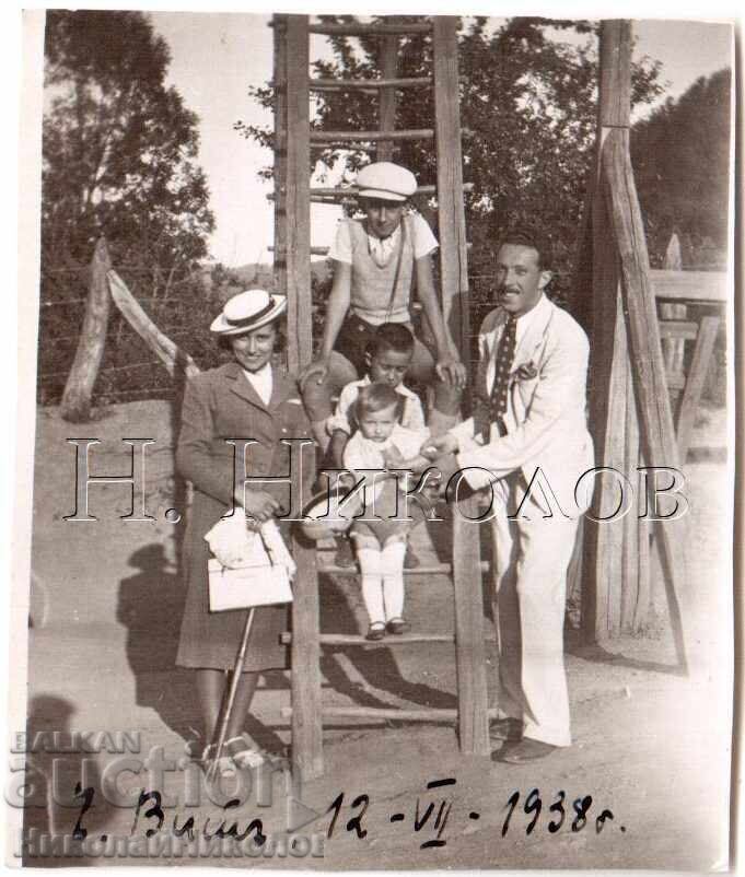 1938 МАЛКА СТАРА СНИМКА СЕМЕЙСТВО В СЕЛО ЧЕРНИ ВИТ Д298