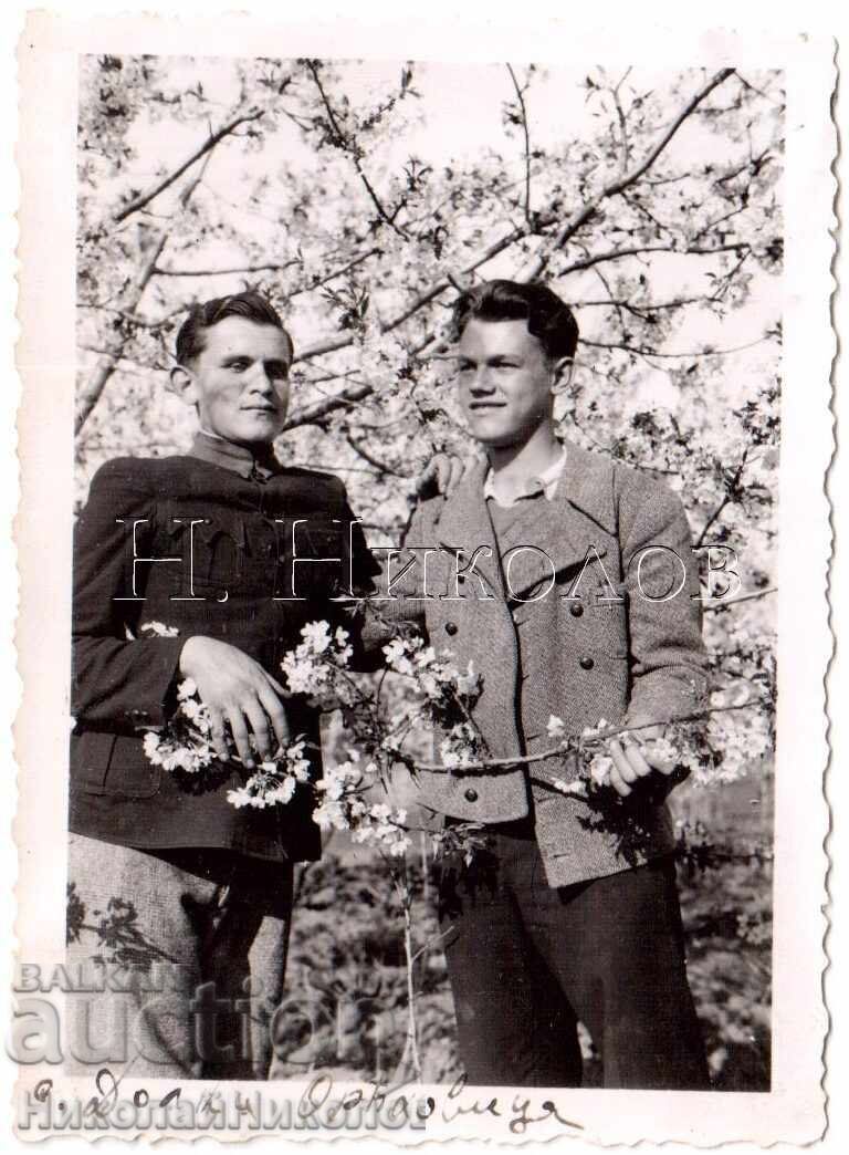 SMALL OLD PHOTO OF YOUTH IN THE VILLAGE OF DOLNA ORYAHOVITSA D299 SMALL OLD PHOTO OF YOUTH IN THE VILLAGE OF DOLNA ORYAHOVITSA D299