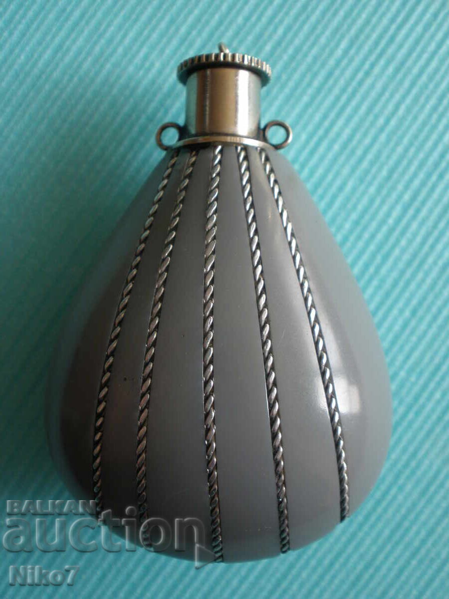 Δημοπρασία Παλιό μπουκάλι για άρωμα (αρωματικά λάδια). Δημοπρασία Παλιό μπουκάλι για άρωμα (αρωματικά λάδια).