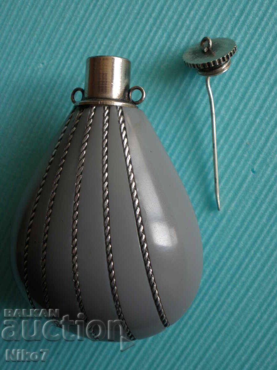 Livrarea Sticla veche pentru parfum (uleiuri parfumate). Livrarea Sticla veche pentru parfum (uleiuri parfumate).