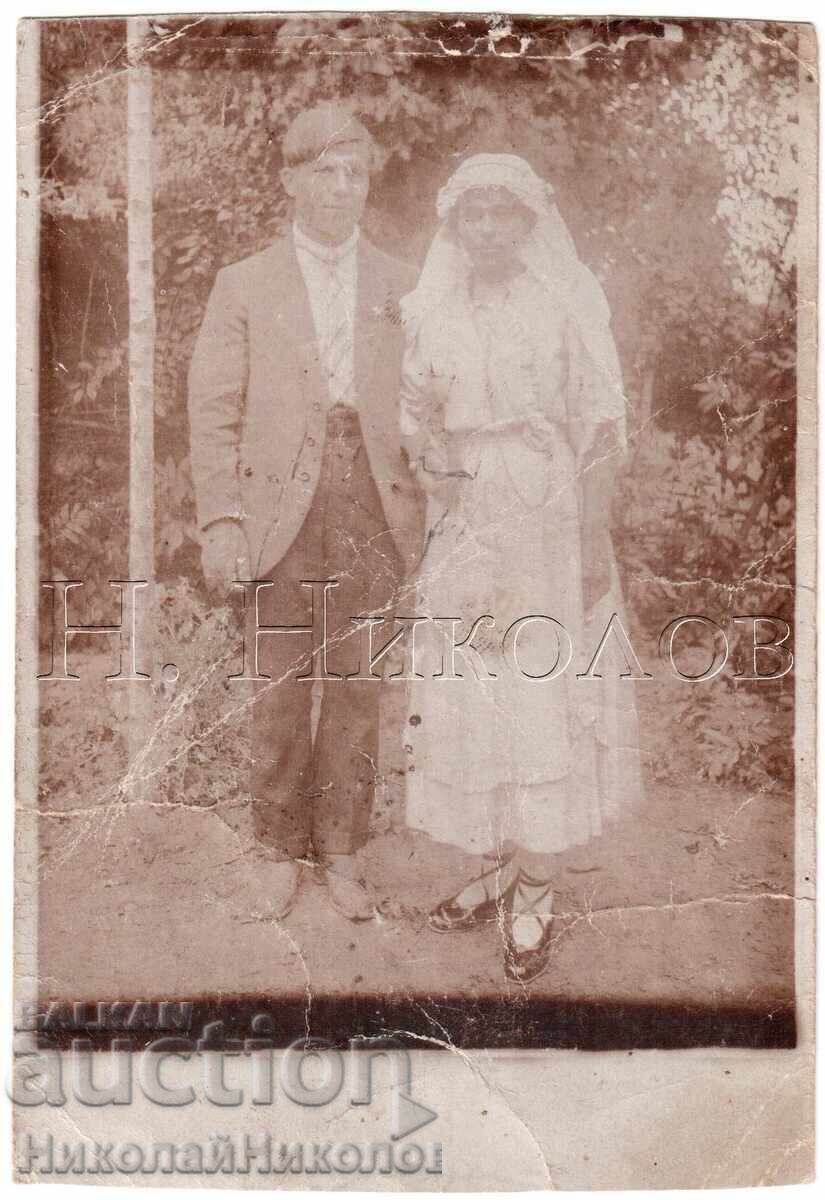 1921 ΠΑΛΙΑ ΦΩΤΟΓΡΑΦΙΑ ΛΕΥΚΟ ΣΛΑΤΙΝ ΠΑΝΤΡΕΜΕΝΟ ΖΕΥΓΑΡΙ D307