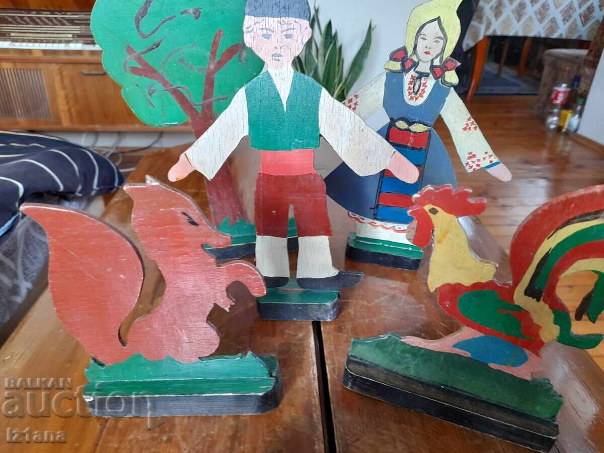Auction Old wooden figures Auction Old wooden figures