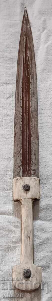 Licitație Pumnal replică veche Licitație Pumnal replică veche