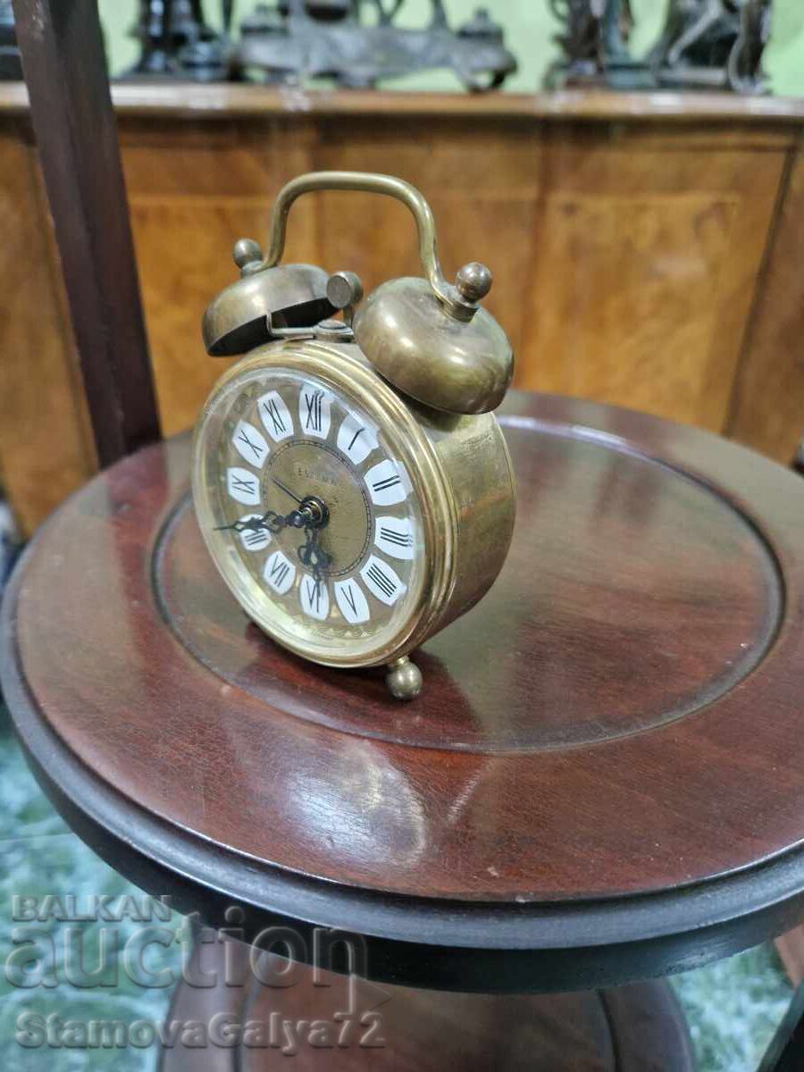 Доставка на Чудесен антикварен колекционерски бронзов будилник Доставка на Чудесен антикварен колекционерски бронзов будилник