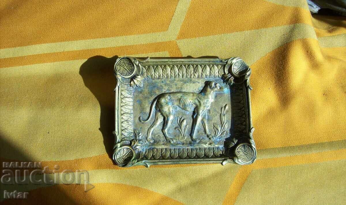 Antique bronze hunter's ashtray with price 28.00 BGN | € 14.32 Antique bronze hunter's ashtray with price 28.00 BGN | € 14.32