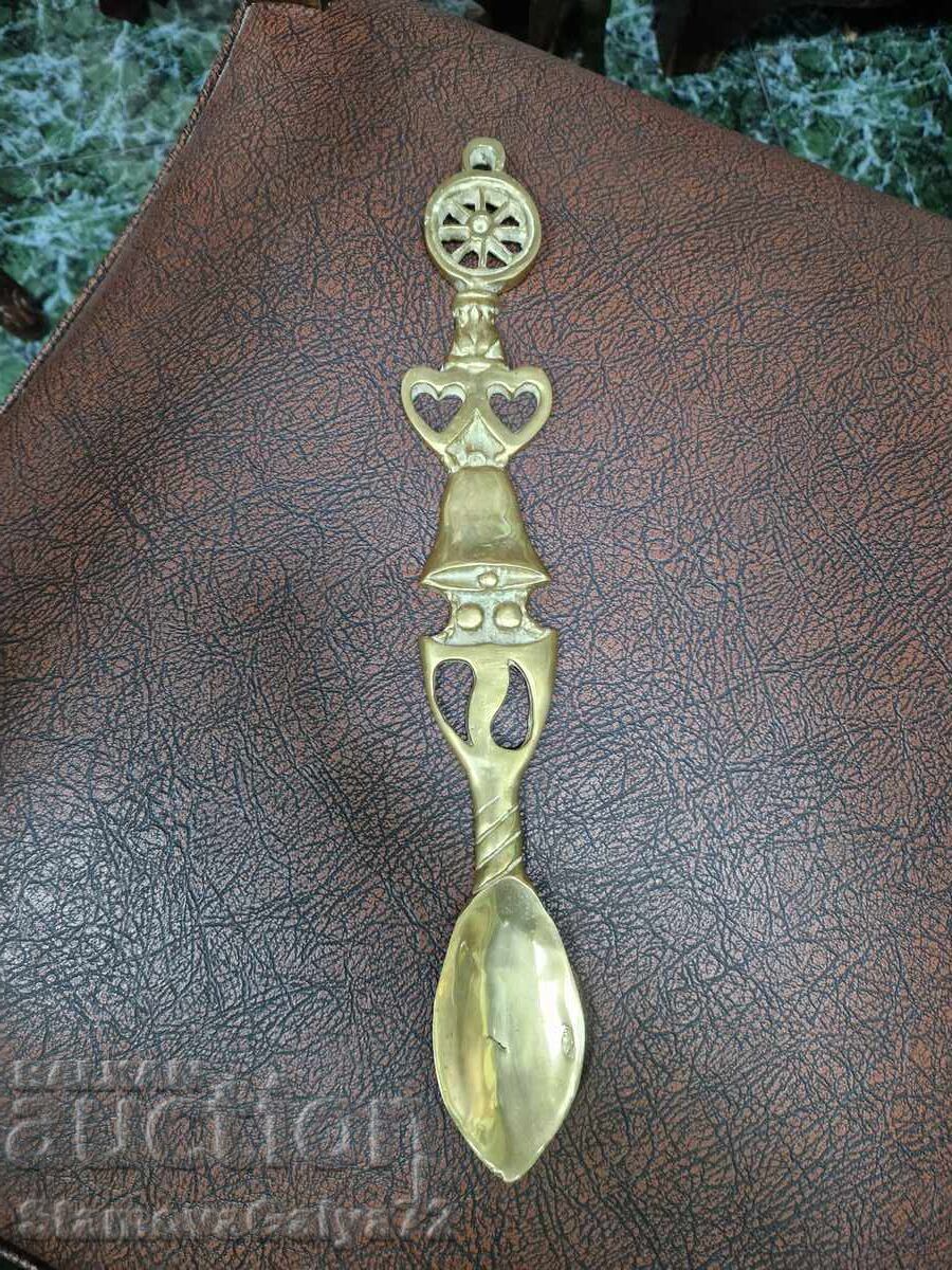 Красива голяма антикварна английска бронзова обувалка с цена 99.00 лв. | € 50.62 Красива голяма антикварна английска бронзова обувалка с цена 99.00 лв. | € 50.62