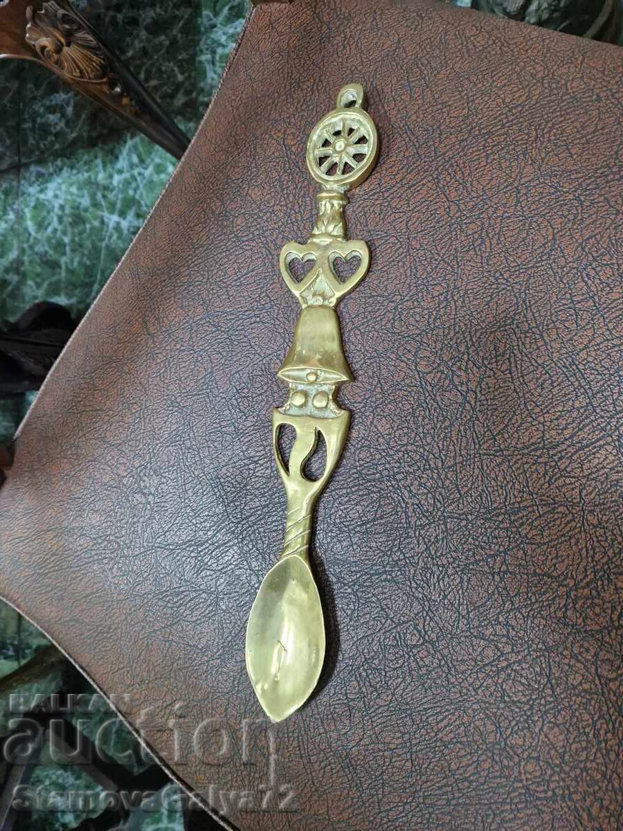 Доставка на Красива голяма антикварна английска бронзова обувалка Доставка на Красива голяма антикварна английска бронзова обувалка