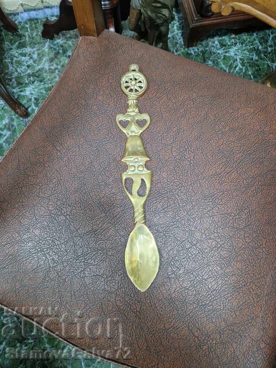 Красива голяма антикварна английска бронзова обувалка Красива голяма антикварна английска бронзова обувалка