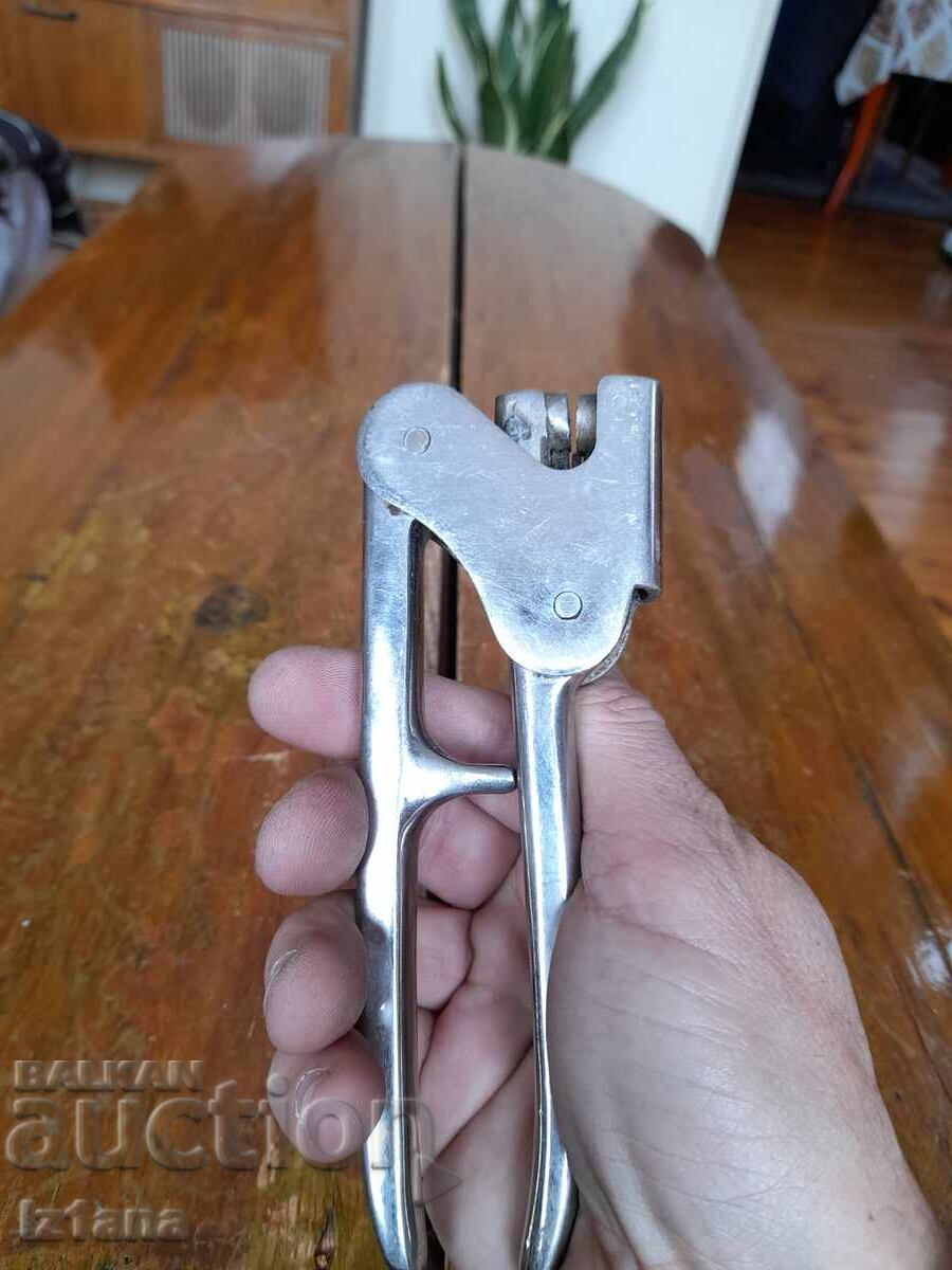 Delivery of Old sealing pliers Delivery of Old sealing pliers