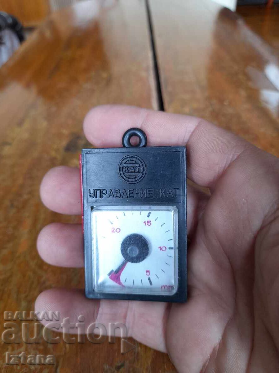 Auction  Old souvenir measuring grab, CAT