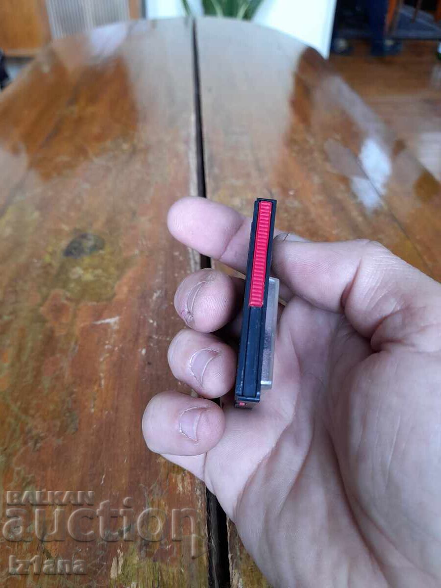 Delivery of Old souvenir measuring grab, CAT