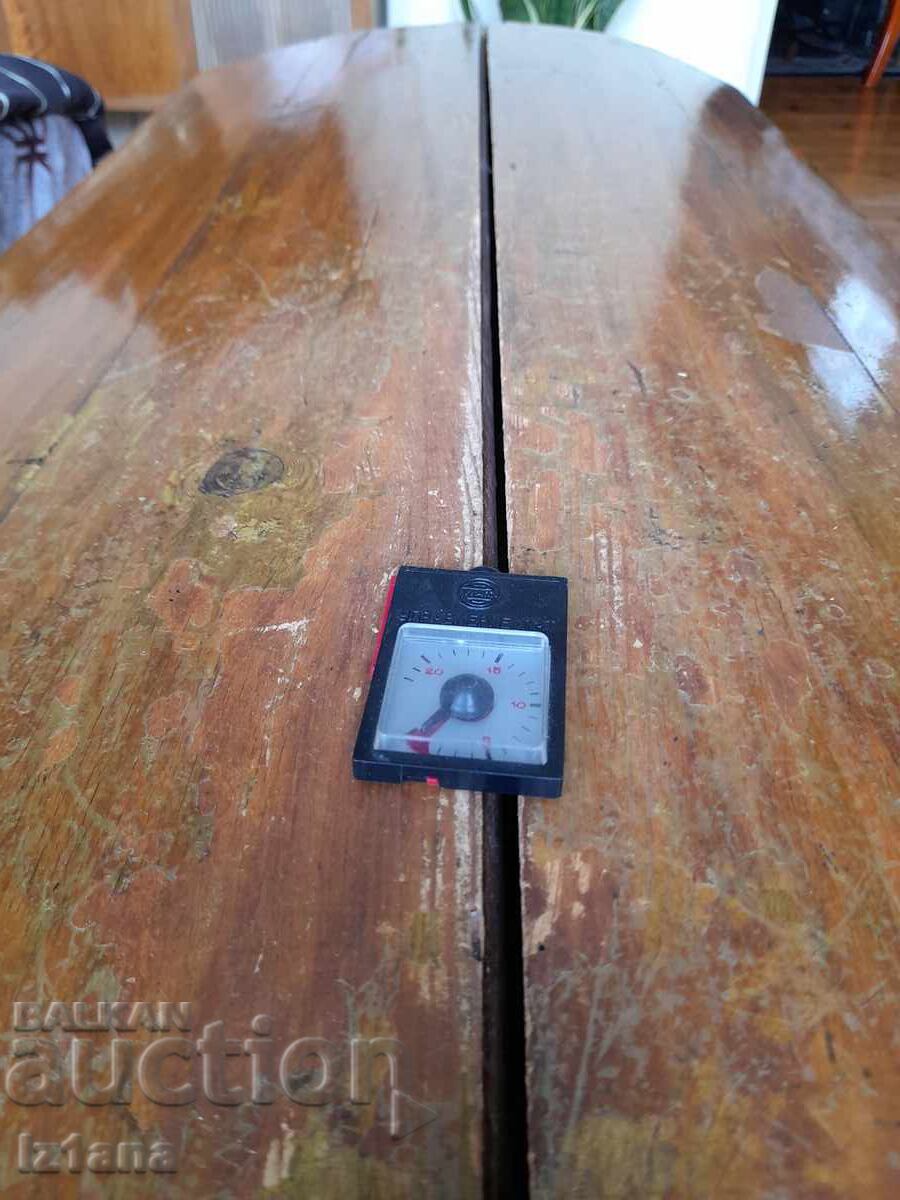 Old souvenir measuring grab, CAT