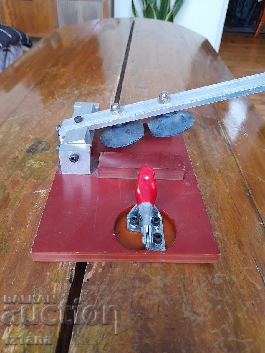 Menghină veche pentru telefoane mobile cu preț 55.00 BGN | € 28.12