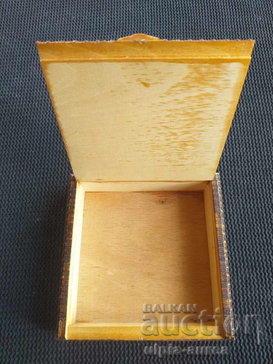 Soc Snuffbox Pyrographed with price 5.00 BGN | € 2.56 Soc Snuffbox Pyrographed with price 5.00 BGN | € 2.56