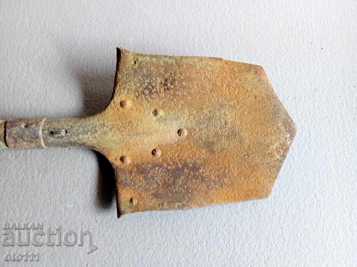 OLD MILITARY SHOVEL -PSV with price 30.00 BGN | € 15.34 OLD MILITARY SHOVEL -PSV with price 30.00 BGN | € 15.34
