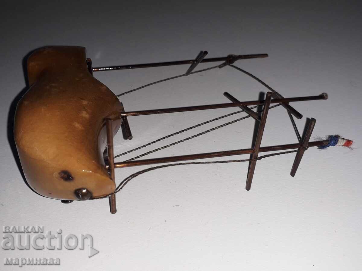 Delivery of SOUVENIR. WOOD, METAL